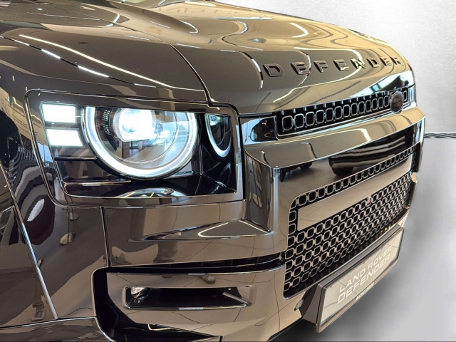 Land Rover Defender 110 P635 AWD AT OCTA Black Edition