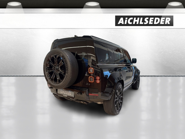 Land Rover Defender 110 P635 AWD AT OCTA Black Edition