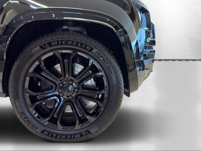 Land Rover Defender 110 P635 AWD AT OCTA Black Edition